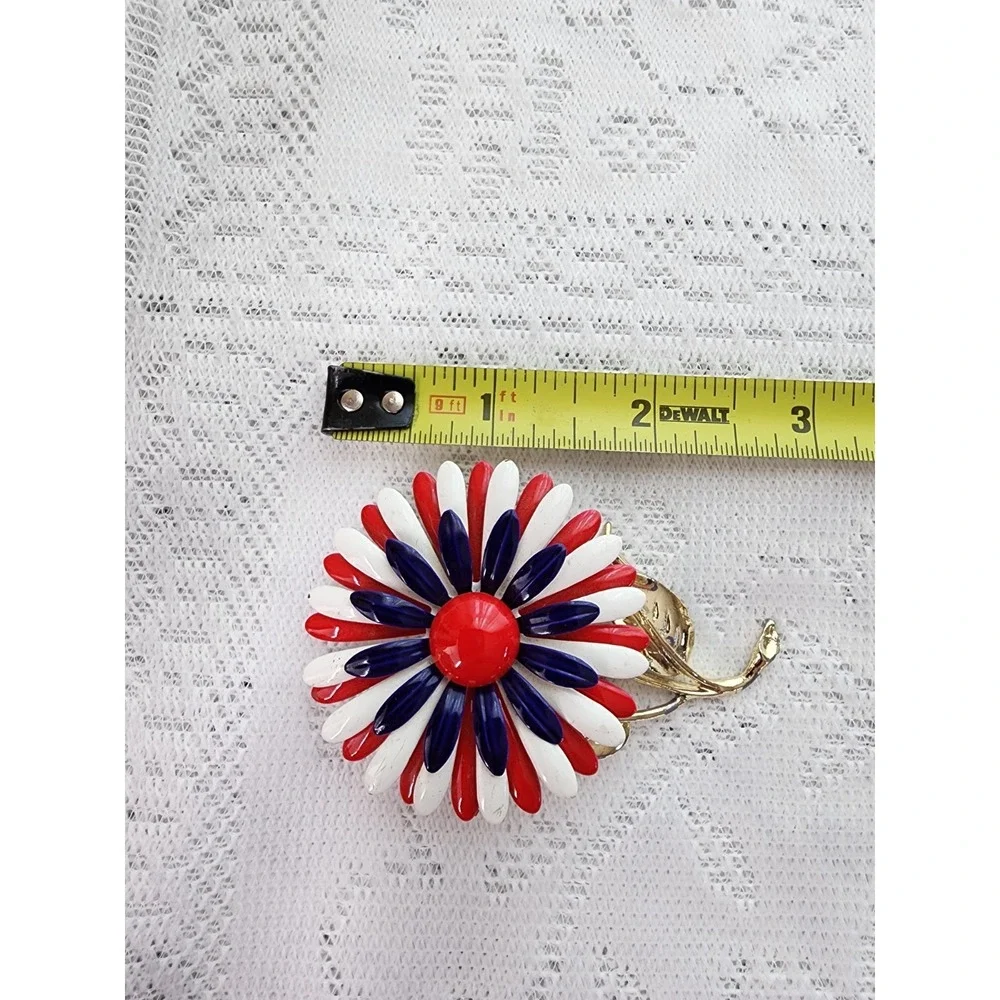 Vintage Retro 50s Flower Brooch Patriotic Pin Daisy 4th July Costume Gold Tone